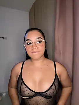Snapshot of Lucy_wilson5 chatting on February 16, 2025, 6:32 am Lucy wilson5 online show from February 16, 2025, 6:32 am