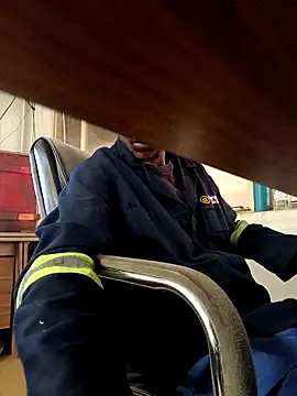 Snapshot of Dickson700 chatting on December 14, 2025, 6:30 am Dickson700 online show from December 14, 2025, 6:30 am