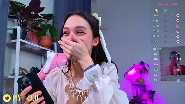 Snapshot of MyLou_ chatting on October 30, 2025, 4:19 pm MyLou online show from October 30, 2025, 4:19 pm