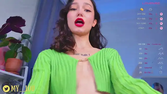 Snapshot of MyLou_ chatting on November 3, 2025, 3:02 pm MyLou online show from November 3, 2025, 3:02 pm