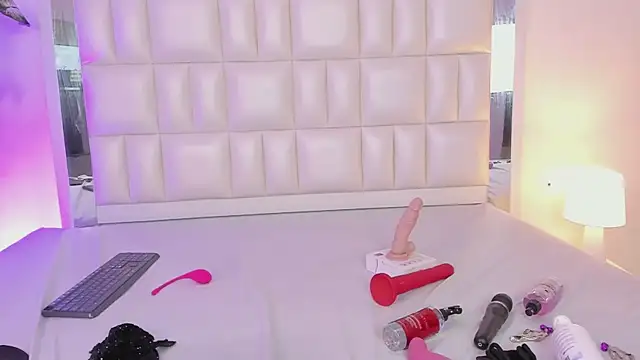 Alhana pulido online show from December 24, 2024, 8:05 pm