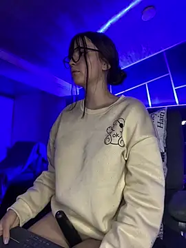 angel natural online show from March 6, 2025, 1:27 am