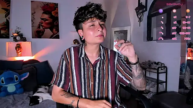 ZuryRamirez  online show from December 4, 2025, 9:12 pm