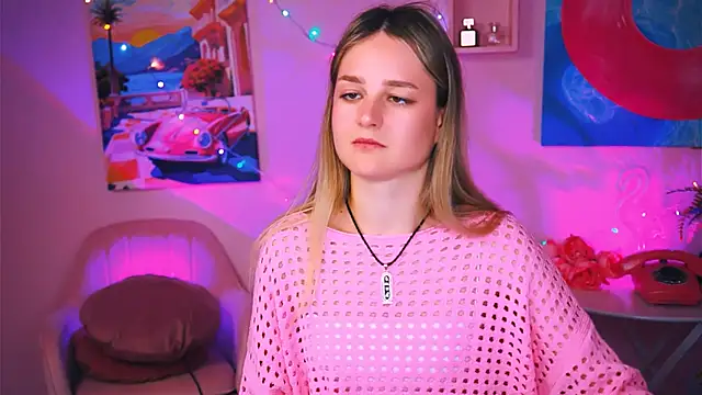 Snapshot of DeboraLarson chatting on December 13, 2024, 6:53 am DeboraLarson online show from December 13, 2024, 6:53 am