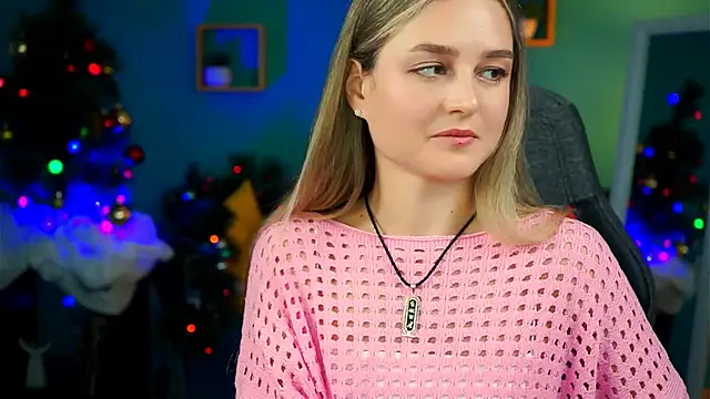 Snapshot of DeboraLarson chatting on December 17, 2024, 6:56 am DeboraLarson online show from December 17, 2024, 6:56 am