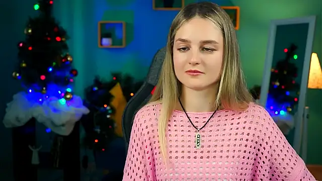 Snapshot of DeboraLarson chatting on December 17, 2024, 10:01 am DeboraLarson online show from December 17, 2024, 10:01 am