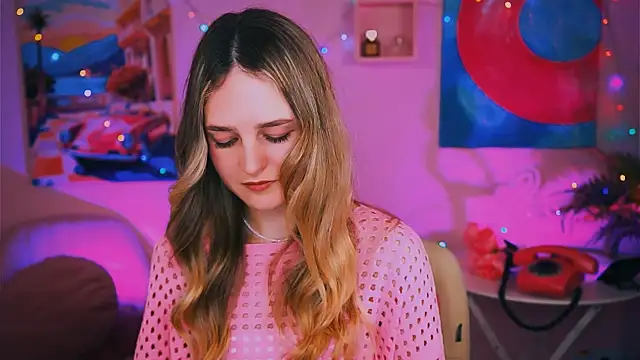 Snapshot of DeboraLarson chatting on December 24, 2024, 10:11 am DeboraLarson online show from December 24, 2024, 10:11 am