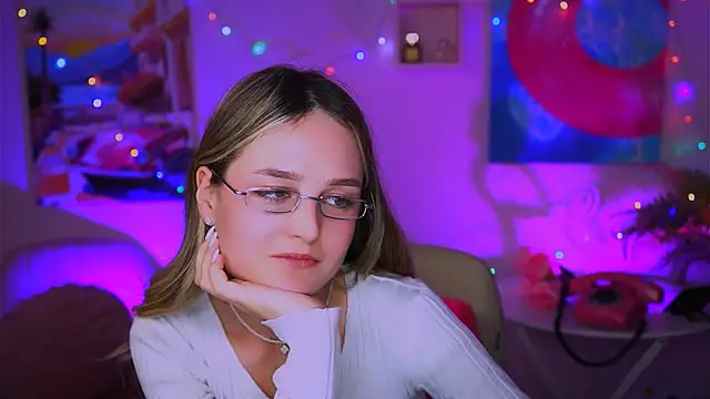 Snapshot of DeboraLarson chatting on December 25, 2024, 10:17 am DeboraLarson online show from December 25, 2024, 10:17 am