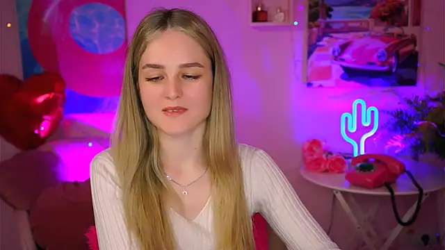 Snapshot of DeboraLarson chatting on March 10, 2025, 9:53 am DeboraLarson online show from March 10, 2025, 9:53 am