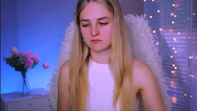 Snapshot of DeboraLarson chatting on October 3, 2025, 7:05 am DeboraLarson online show from October 3, 2025, 7:05 am