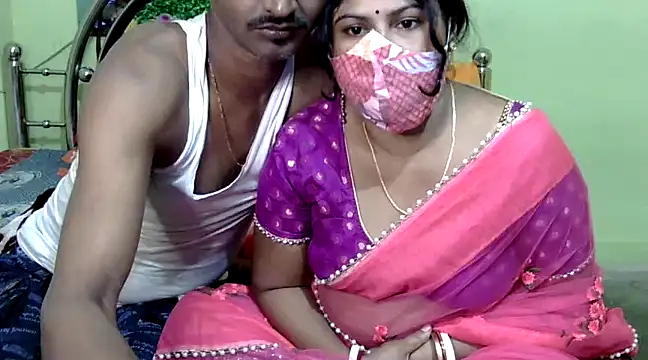 Snapshot of Couple_For_You18 chatting on December 28, 2024, 12:47 am Couple For You18 online show from December 28, 2024, 12:47 am