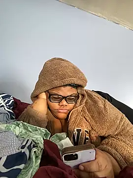 dondivax3 online show from February 24, 2025, 8:47 pm