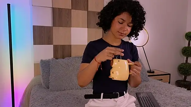 Adele Carter  online show from November 7, 2025, 11:32 am