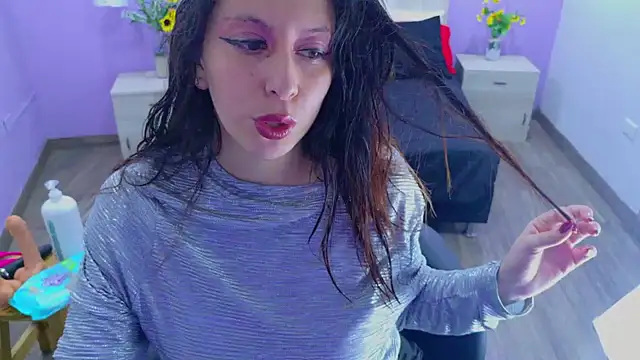 Snapshot of mistressesmoon chatting on December 3, 2024, 9:01 pm mistressesmoon online show from December 3, 2024, 9:01 pm