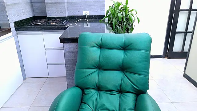 Snapshot of mistressesmoon chatting on December 18, 2024, 9:40 pm mistressesmoon online show from December 18, 2024, 9:40 pm