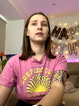 Snapshot of HotCaramellsTV chatting on October 16, 2025, 8:15 am HotCaramellsTV online show from October 16, 2025, 8:15 am