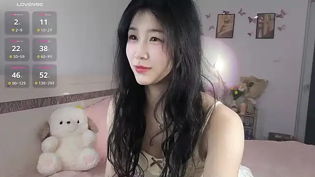 Snapshot of Luminous163 chatting on January 13, 2025, 12:24 pm Luminous163 online show from January 13, 2025, 12:24 pm