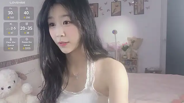 Snapshot of Luminous163 chatting on January 19, 2025, 12:39 pm Luminous163 online show from January 19, 2025, 12:39 pm