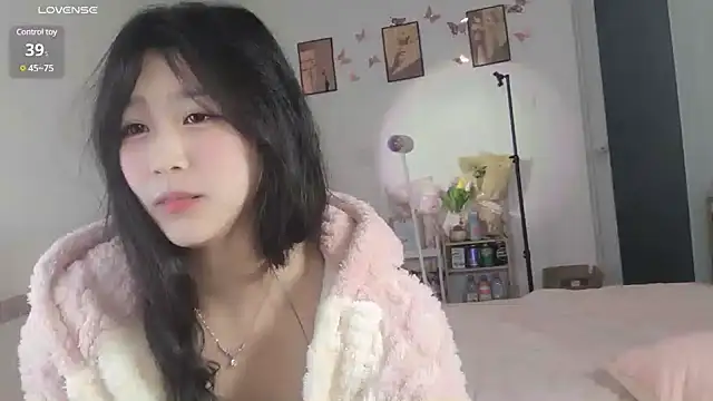 Snapshot of Luminous163 chatting on January 29, 2025, 10:58 am Luminous163 online show from January 29, 2025, 10:58 am