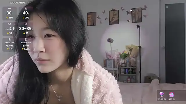 Snapshot of Luminous163 chatting on January 30, 2025, 8:43 am Luminous163 online show from January 30, 2025, 8:43 am