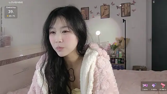 Snapshot of Luminous163 chatting on February 2, 2025, 10:35 am Luminous163 online show from February 2, 2025, 10:35 am