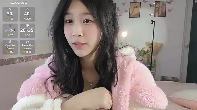 Snapshot of Luminous163 chatting on February 10, 2025, 10:09 am Luminous163 online show from February 10, 2025, 10:09 am