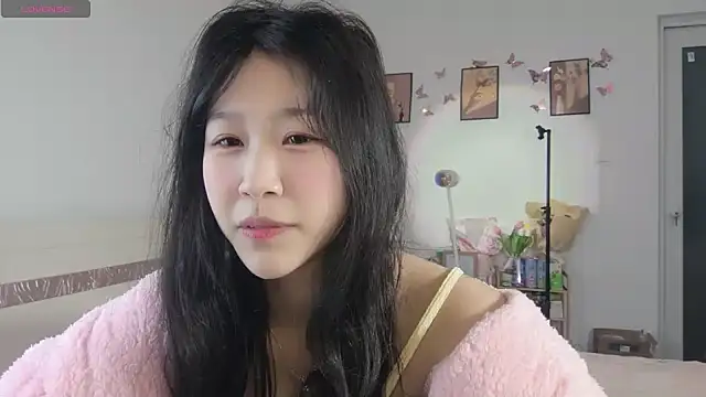 Snapshot of Luminous163 chatting on February 11, 2025, 12:48 pm Luminous163 online show from February 11, 2025, 12:48 pm