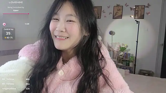 Snapshot of Luminous163 chatting on February 15, 2025, 12:22 pm Luminous163 online show from February 15, 2025, 12:22 pm