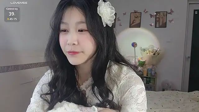 Snapshot of Luminous163 chatting on February 23, 2025, 1:21 pm Luminous163 online show from February 23, 2025, 1:21 pm