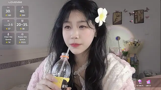 Snapshot of Luminous163 chatting on February 24, 2025, 12:48 pm Luminous163 online show from February 24, 2025, 12:48 pm