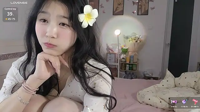 Snapshot of Luminous163 chatting on February 26, 2025, 4:14 pm Luminous163 online show from February 26, 2025, 4:14 pm