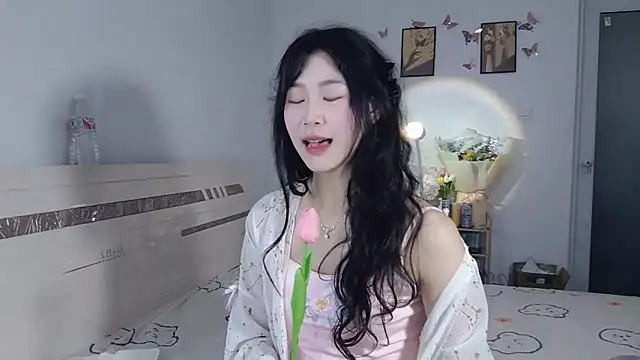 Snapshot of Luminous163 chatting on March 23, 2025, 8:59 am Luminous163 online show from March 23, 2025, 8:59 am