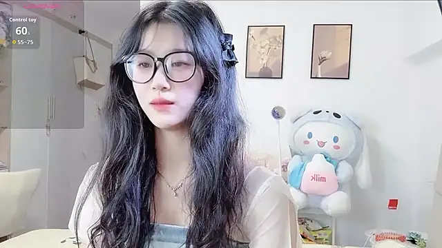 Snapshot of Luminous163 chatting on September 12, 2025, 12:38 pm Luminous163 online show from September 12, 2025, 12:38 pm