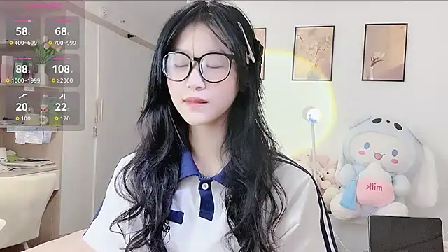 Snapshot of Luminous163 chatting on October 9, 2025, 9:40 am Luminous163 online show from October 9, 2025, 9:40 am