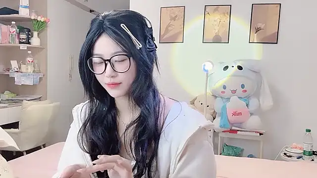 Snapshot of Luminous163 chatting on October 28, 2025, 12:52 pm Luminous163 online show from October 28, 2025, 12:52 pm