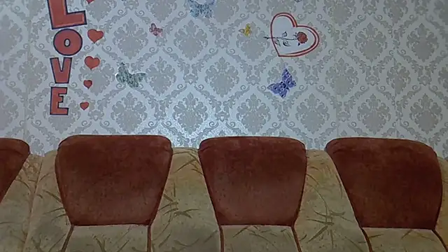 Snapshot of PaulaGolden chatting on December 4, 2025, 7:55 pm PaulaGolden online show from December 4, 2025, 7:55 pm