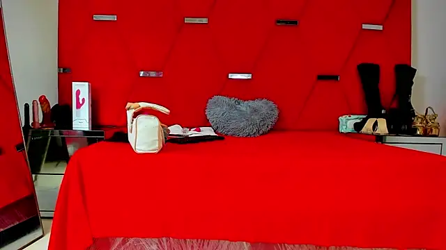 Snapshot of AmiraDulcee chatting on December 1, 2025, 4:01 pm AmiraDulcee online show from December 1, 2025, 4:01 pm