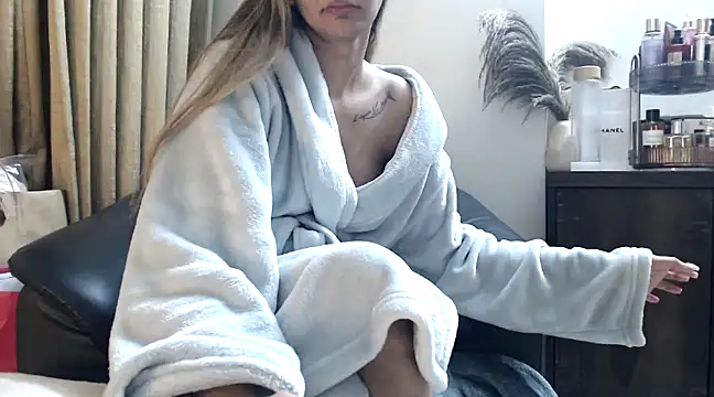 Snapshot of trippy_tina chatting on December 23, 2024, 8:03 pm trippy tina online show from December 23, 2024, 8:03 pm