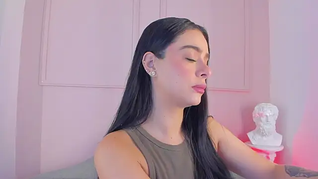 victoria milann online show from November 27, 2025, 3:14 pm