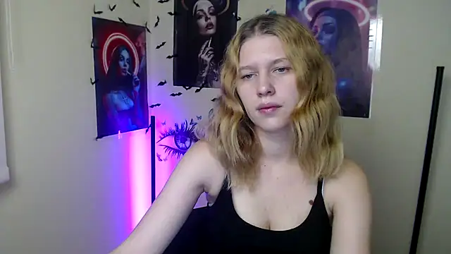 Snapshot of StellaCRL chatting on November 9, 2025, 6:06 pm StellaCRL online show from November 9, 2025, 6:06 pm