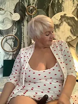 Snapshot of Laura_Millf chatting on October 28, 2025, 10:19 am Laura Millf online show from October 28, 2025, 10:19 am