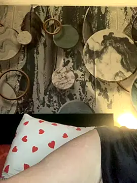 Snapshot of Laura_Millf chatting on December 2, 2025, 4:35 pm Laura Millf online show from December 2, 2025, 4:35 pm