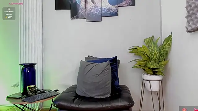 Snapshot of thomas_eliotts chatting on March 4, 2025, 8:16 pm thomas eliotts online show from March 4, 2025, 8:16 pm