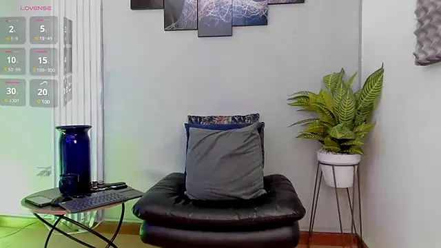 Snapshot of thomas_eliotts chatting on March 5, 2025, 8:21 pm thomas eliotts online show from March 5, 2025, 8:21 pm