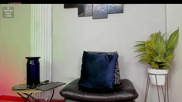 Snapshot of thomas_eliotts chatting on March 13, 2025, 8:00 pm thomas eliotts online show from March 13, 2025, 8:00 pm