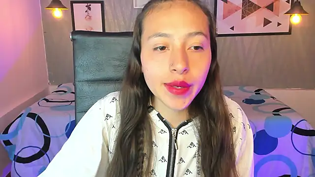 Snapshot of Valeria_roussi chatting on December 19, 2024, 5:08 pm Valeria roussi online show from December 19, 2024, 5:08 pm