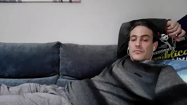 Snapshot of basquehotboy chatting on February 27, 2025, 10:31 pm basquehotboy online show from February 27, 2025, 10:31 pm