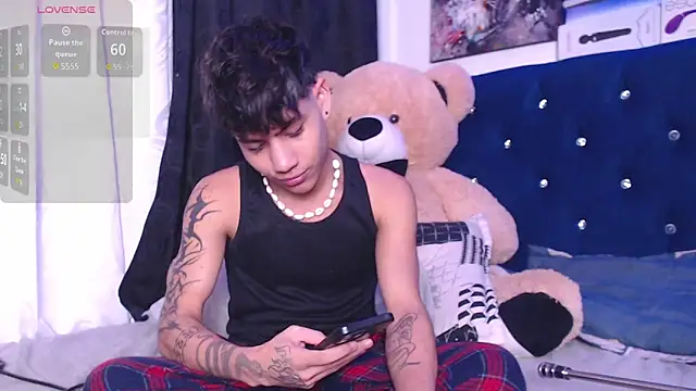 Sexys Boys Hot1 online show from November 7, 2025, 2:33 am