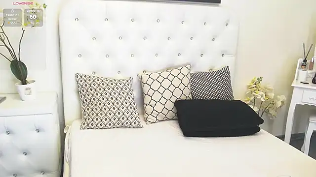 Snapshot of Ysabell01 chatting on February 20, 2025, 5:23 am Ysabell01 online show from February 20, 2025, 5:23 am