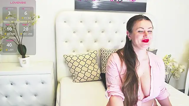 Snapshot of Ysabell01 chatting on March 17, 2025, 5:34 am Ysabell01 online show from March 17, 2025, 5:34 am